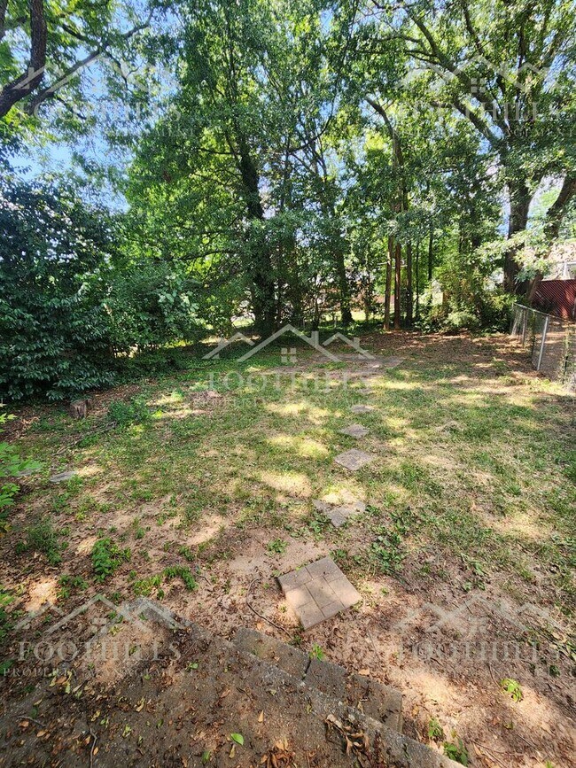 Building Photo - 418 W Fredericks St
