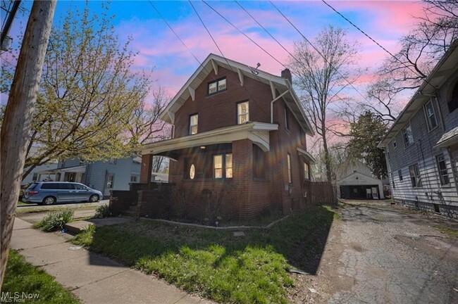 Primary Photo - 256 E York St