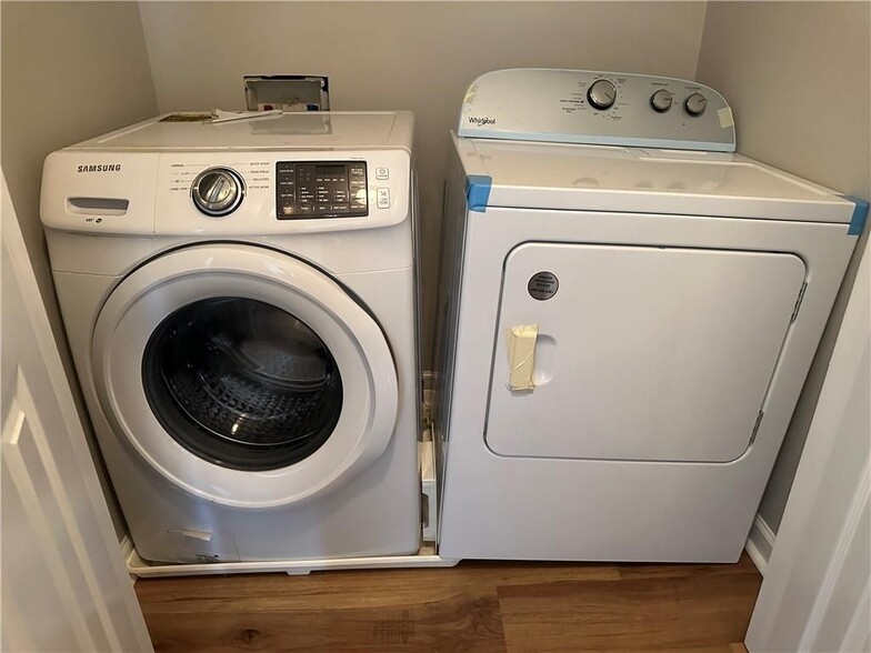 Building Photo - 10827 Yorkwood St