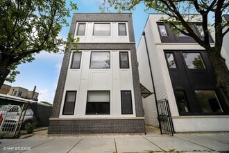 Building Photo - 1108 S Western Ave