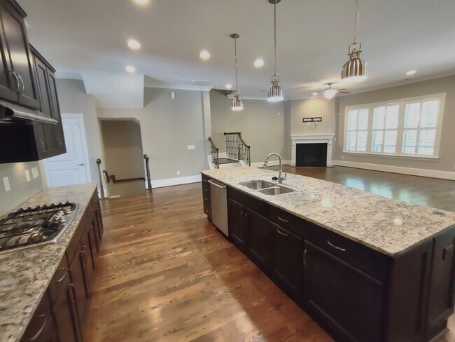 Building Photo - Luxury Townhome Available in Fairway Row C...