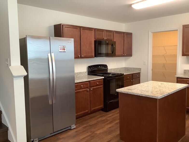 Building Photo - 36 Jones Creek Cir