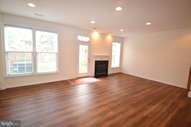 Building Photo - 24600 Siltstone Square