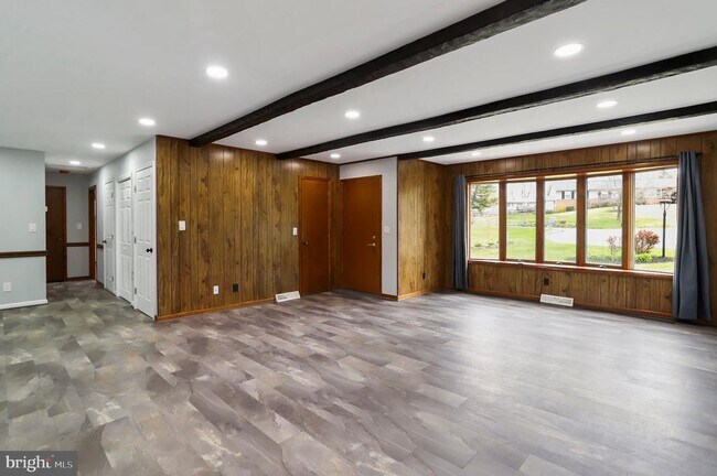 Building Photo - 5 Orchard Pl