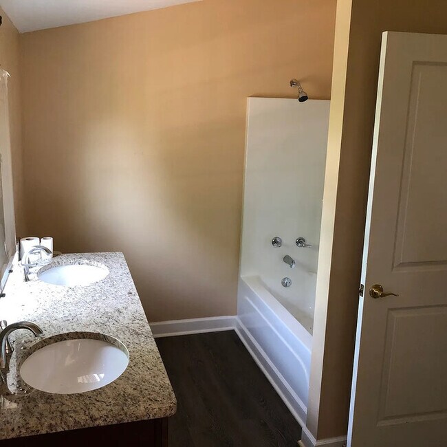 Building Photo - 123 N Norris Dr