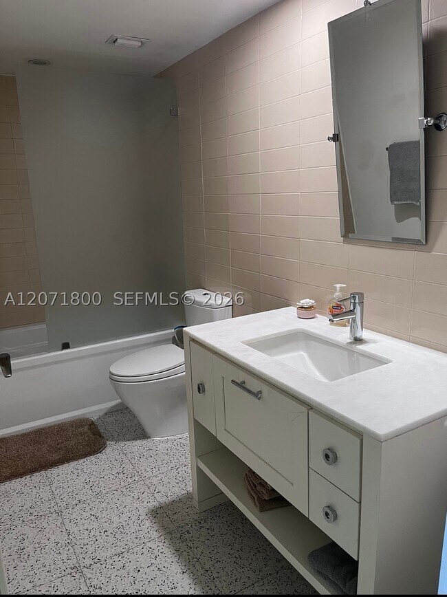 Building Photo - 881 Ocean Dr