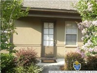 Building Photo - Precious Condo close to Womans Hospital