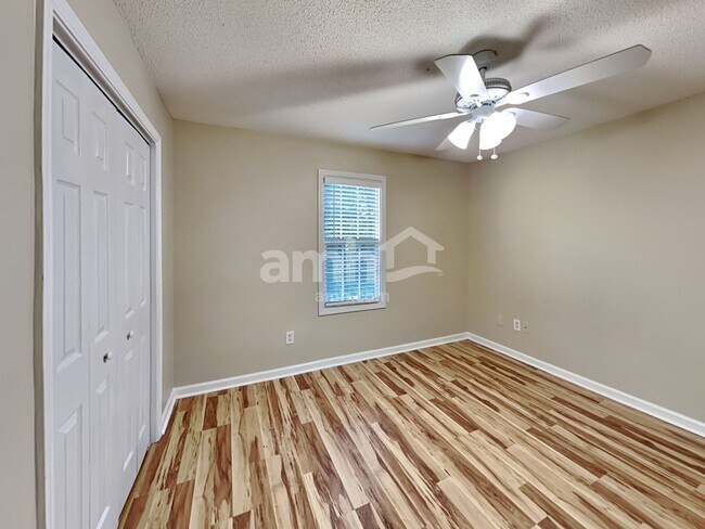 Building Photo - 179 Norton Dr