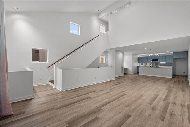 Building Photo - 2453 Wentworth St