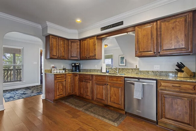 Building Photo - 1317 Beards Cove Dr