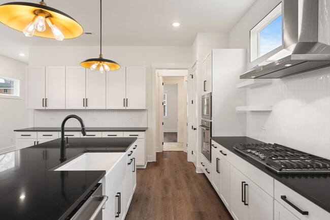 Building Photo - Gorgeous 4-bedroom, 4-bathroom Modern Home Durham, NC