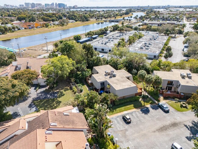 Building Photo - 1700 Embassy Dr