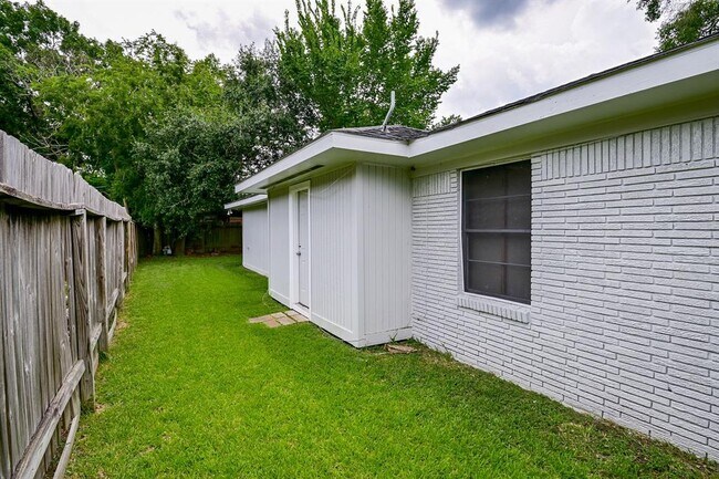 Building Photo - 8409 Bob White Dr