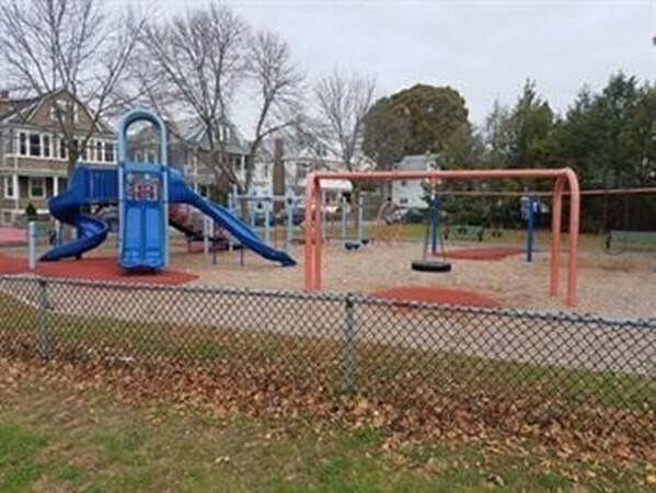 Building Photo - 68 Burnside St