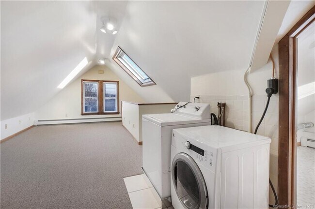 Building Photo - 132 Hemingway Ave