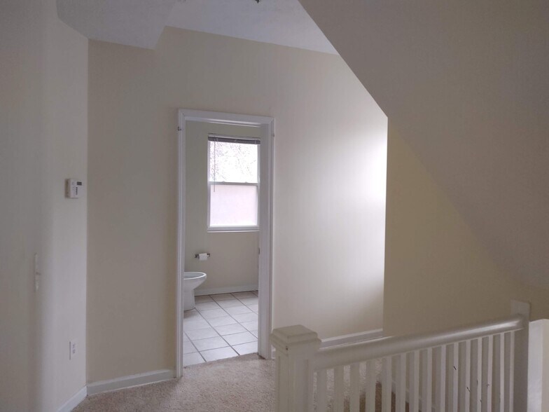 Building Photo - 3546 Linwood Ave