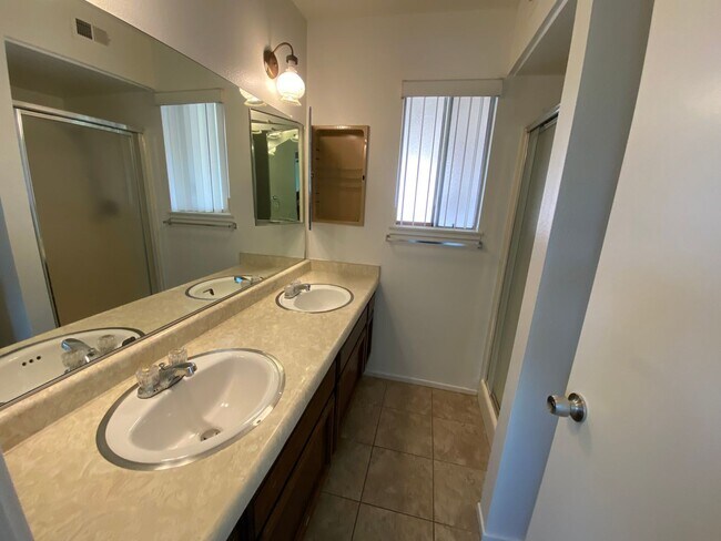 Building Photo - West Palmdale 4 bedroom