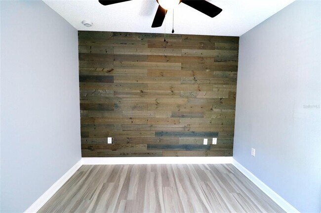 Building Photo - 2035 Dixie Belle Dr