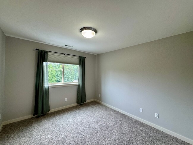 Building Photo - Stunning Bainbridge Island 4 bedroom home....available now!