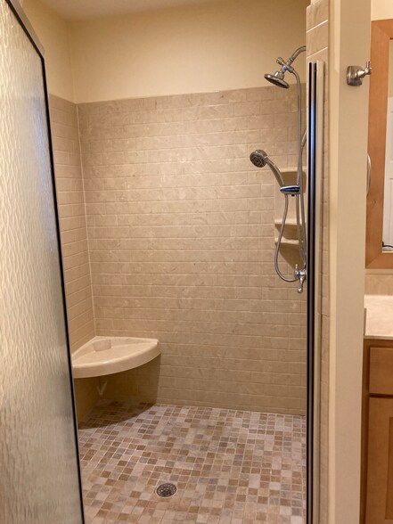 Building Photo - 2539 Greenport Dr