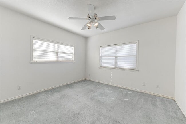 Building Photo - 2300 County Rd 302