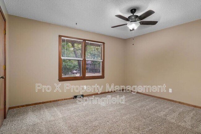 Building Photo - 2053 S Hillcrest Ave