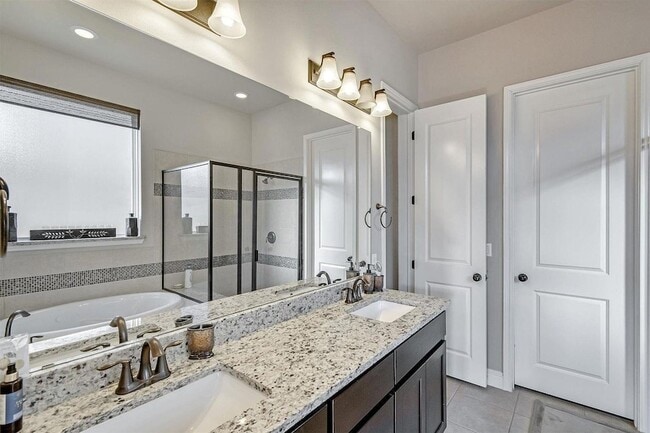 Building Photo - 14924 Iveans Way
