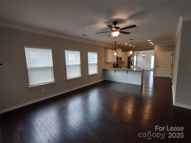 Building Photo - 143 Kingston Dr