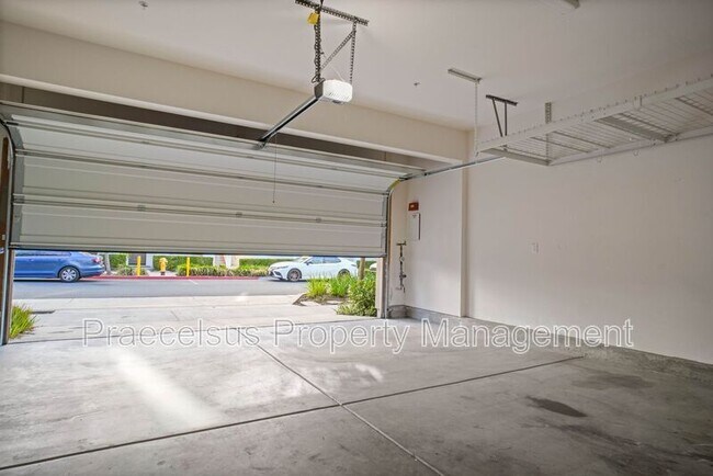 Building Photo - 1440 Suwerte Ave