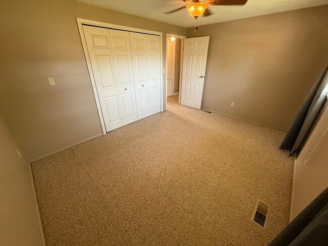 Building Photo - Stunning 3 beds 1.5 baths in Mineral Ridge