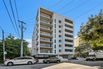 Building Photo - 2740 SW 28th Terrace