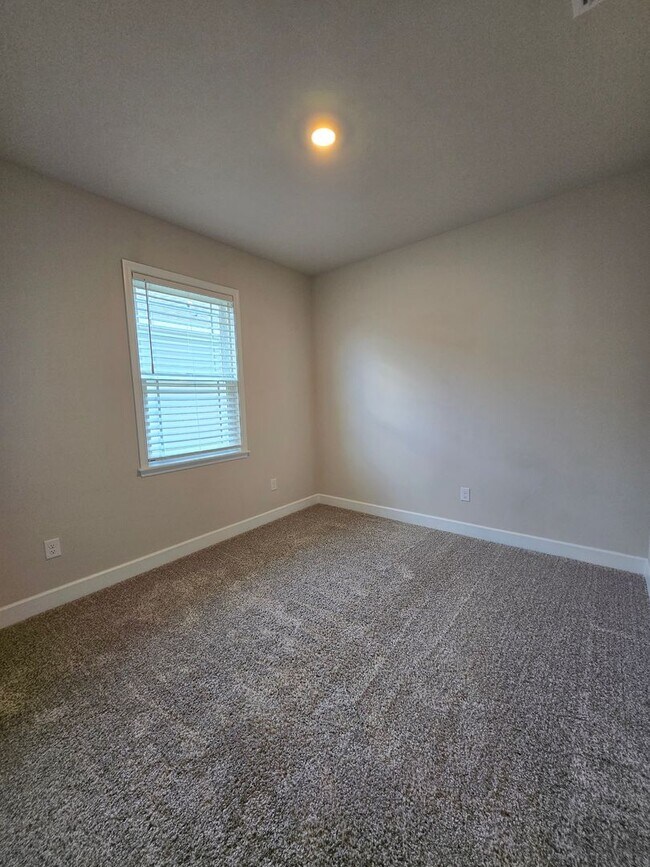 Building Photo - 3 Bedroom/2 Bath in Country Way of Newberry