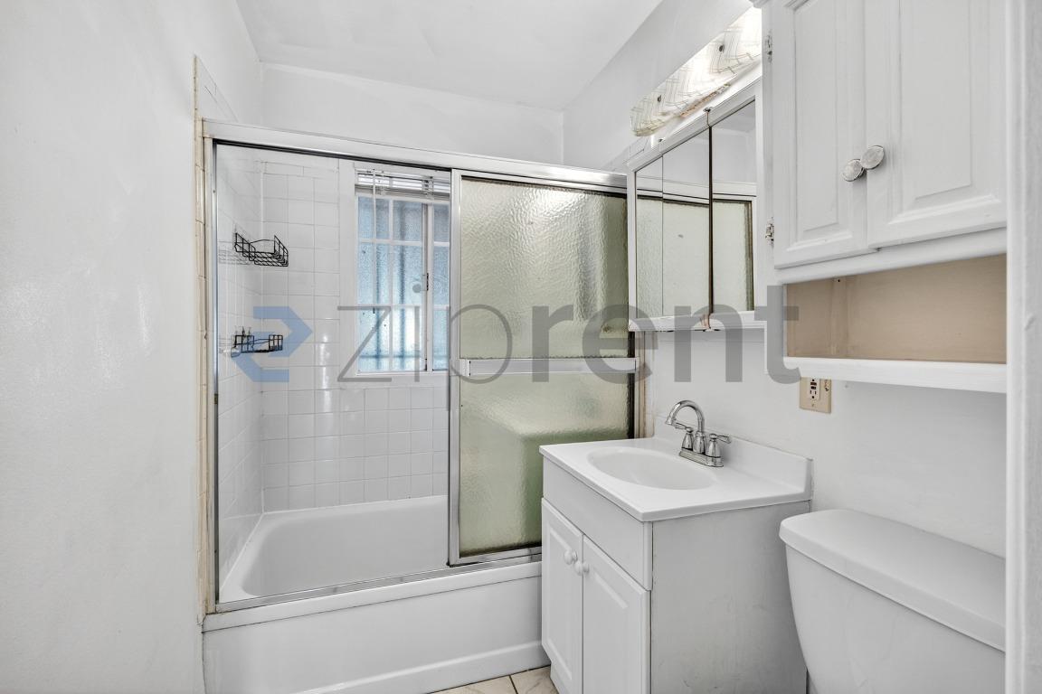 Building Photo - Unit