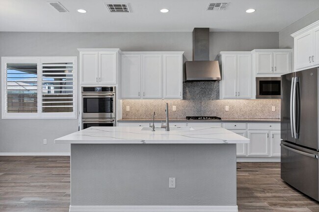 Building Photo - Spacious 5 Bedroom Home for Rent in East Mesa