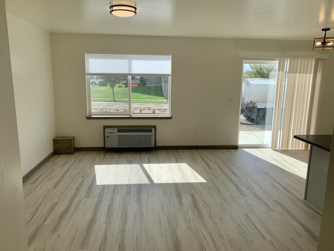 Building Photo - 3375 Blackbird Wy