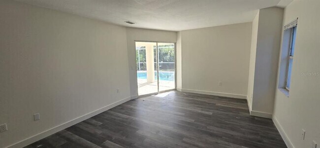 Building Photo - 5329 Kasper St