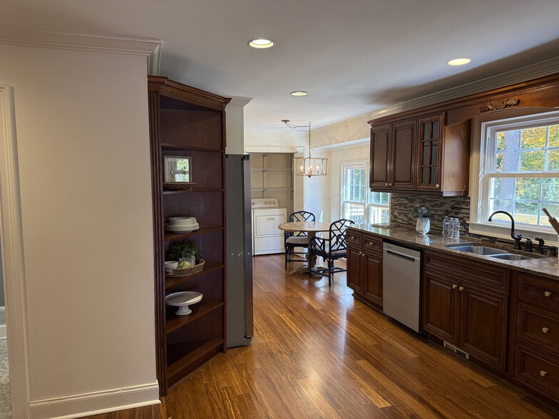 Building Photo - 1610 Old Mill Xing