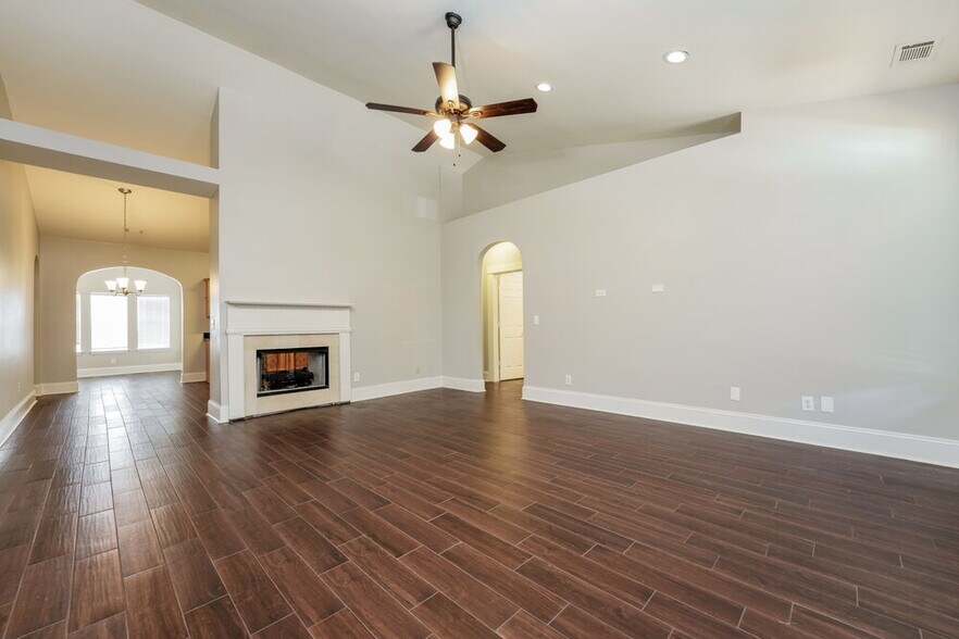 Building Photo - 605 Brookwater Dr