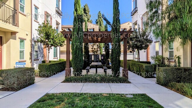 Building Photo - 13217 San Antonio Dr