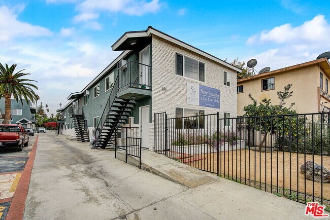 Building Photo - 626 N Kingsley Dr