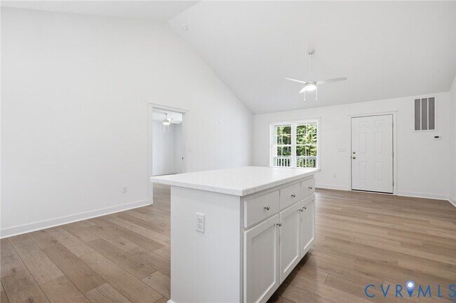 Building Photo - 21169 Baileys Ln