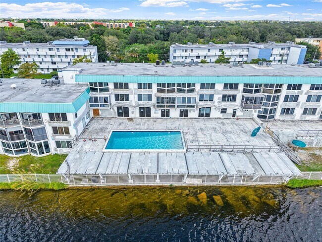 Building Photo - 1170 NE 191st St