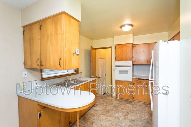 Building Photo - 7207 N Reno Ave