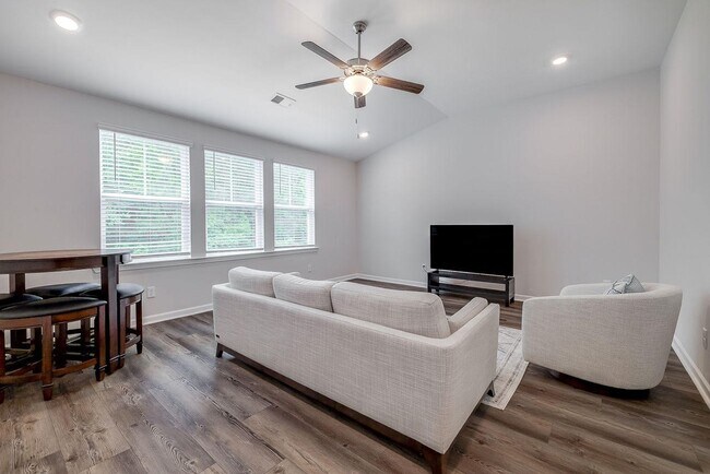 Building Photo - 42 Brookhaven Dr