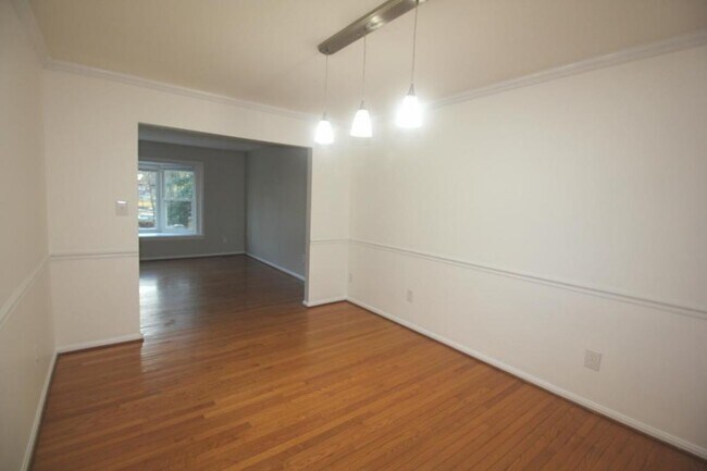 Building Photo - 9944 Murnane St