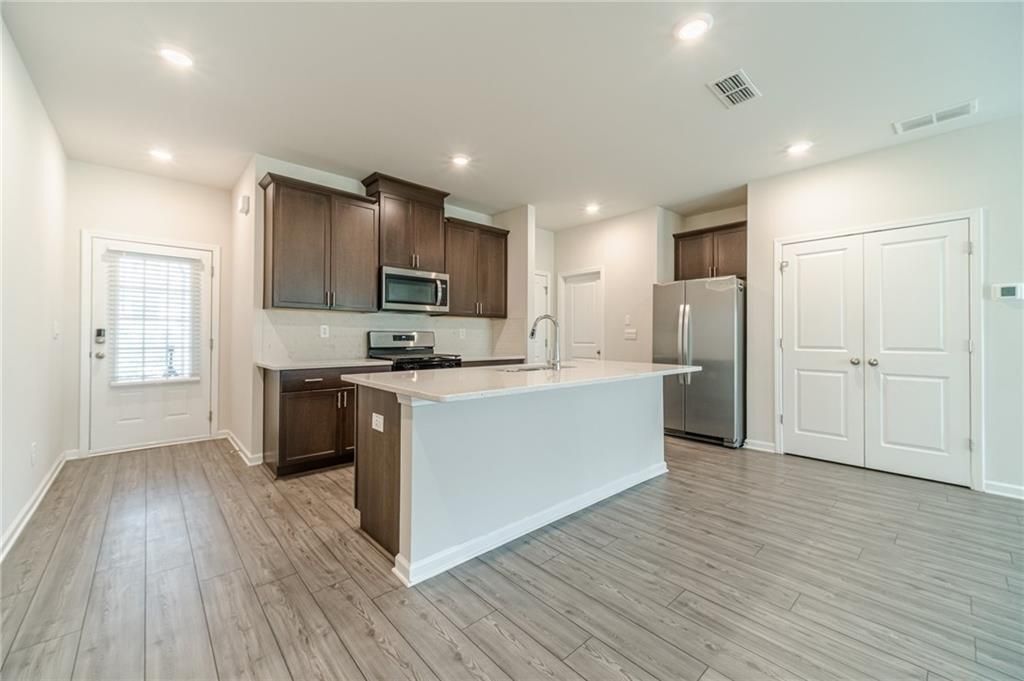 Building Photo - 1412 Villageside Ct