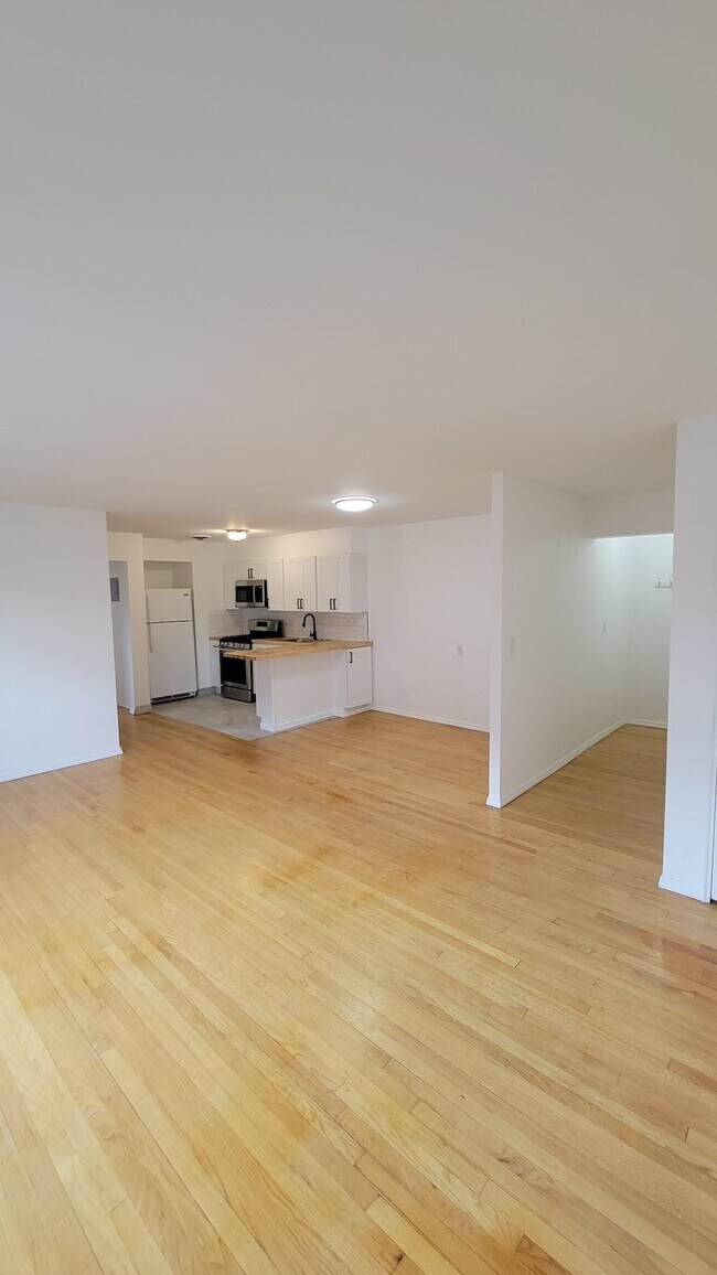 Building Photo - 204 Woodcliff Ave