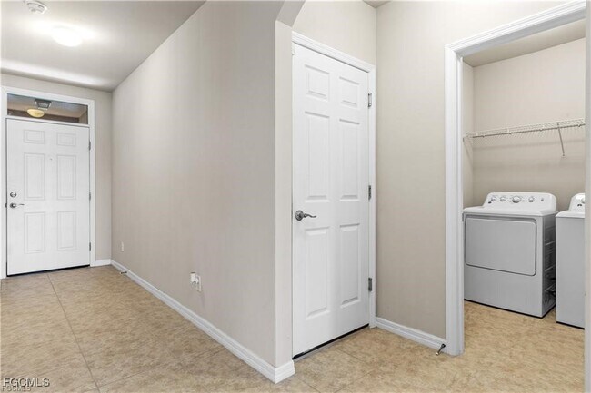 Building Photo - 15268 Yellow Wood Dr