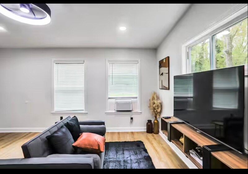 Building Photo - 1698 Beechwood Blvd SW