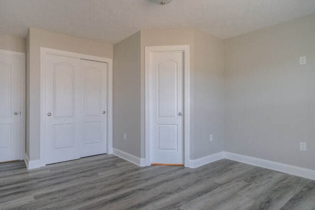 Building Photo - Available for the 2026-2027 lease term.